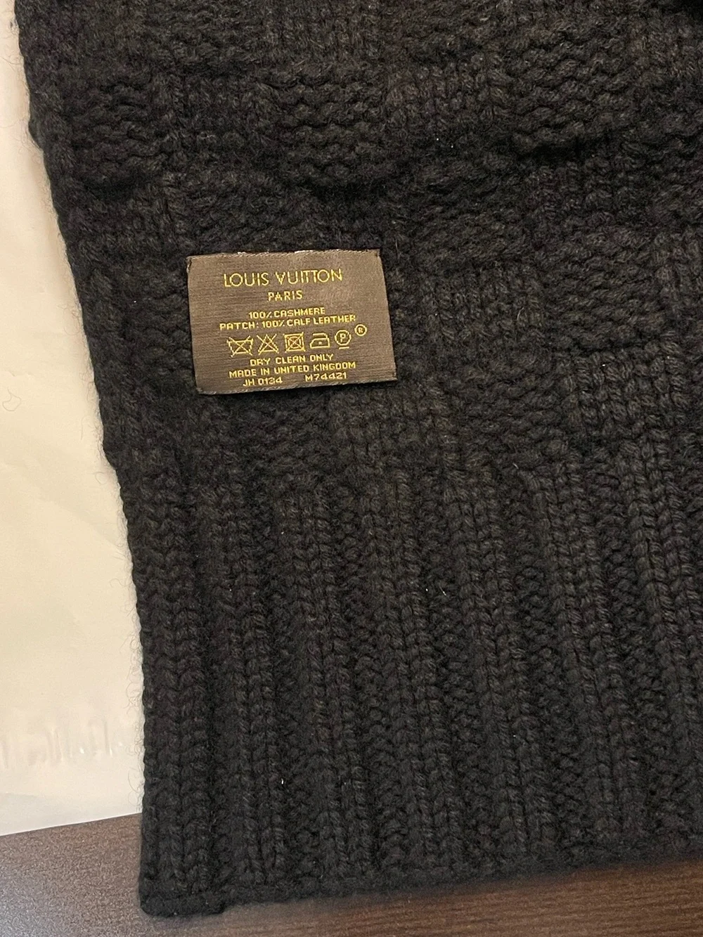 Louis Vuitton M74421 Helshinki Damier Cashmere Scarf in Black Made in UK 12x64”